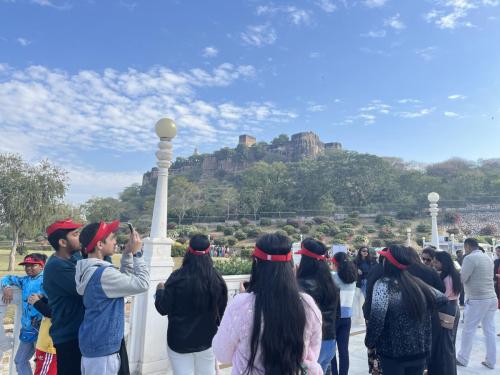 PP International School organised an educational trip to Jaipur (Pink City) from 28th December to 30th December. 